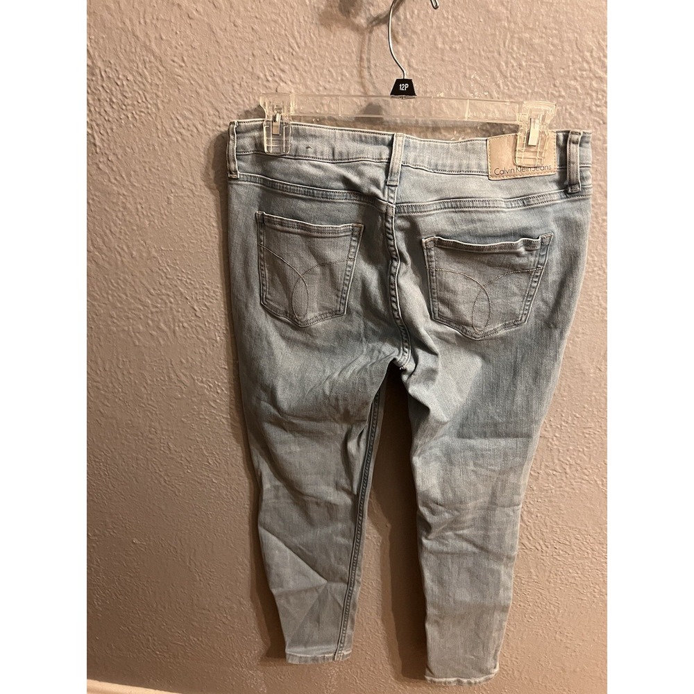 Calvin Klein Straight Leg Mid Rise Jean Women Size 8 Denim‎ Capri - Picture 3 of 9